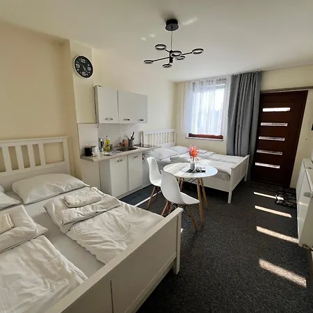 Noclegi Airportpark Privatunterkunft